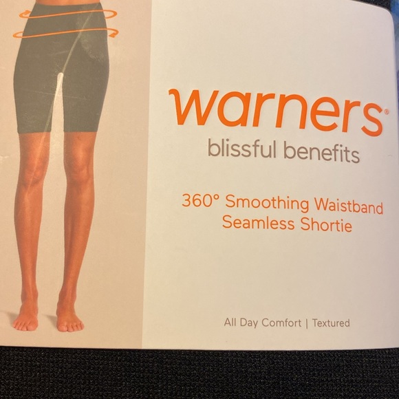 Warners Women’s Seamless Twill high waisted shaping shorts; size: XS, S/M - Picture 4 of 5